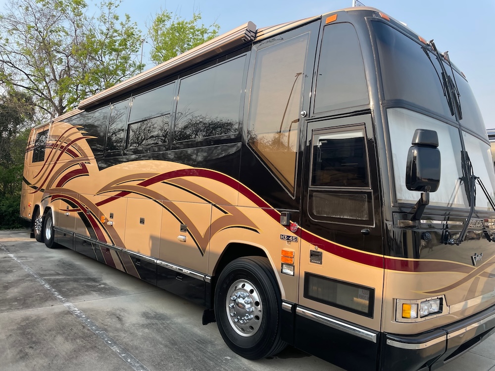 2001 Prevost Featherlite H3-45 For Sale