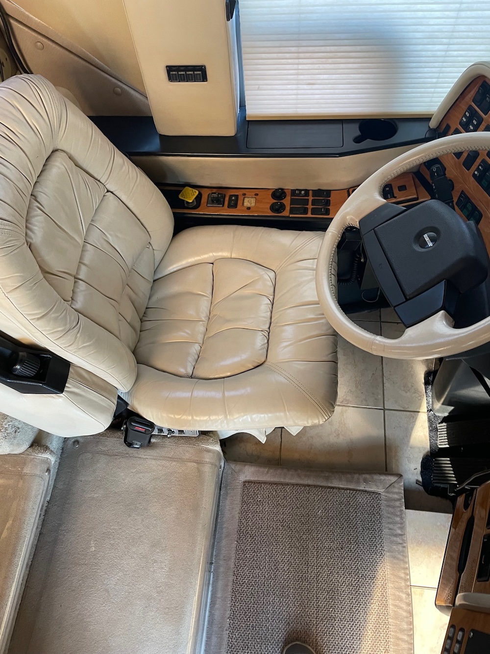 2001 Prevost Featherlite H3-45 For Sale