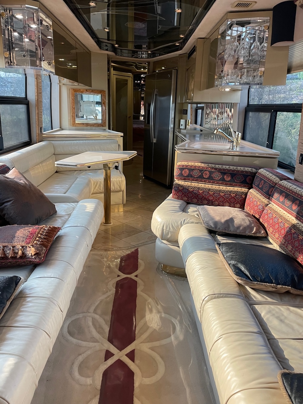 2001 Prevost Featherlite H3-45 For Sale