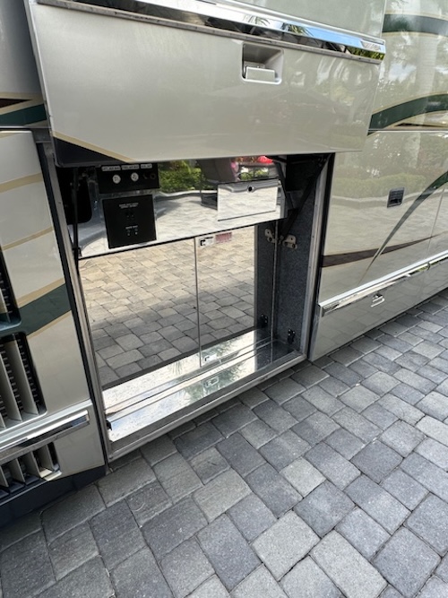 2001 Prevost Featherlite H3-45 For Sale