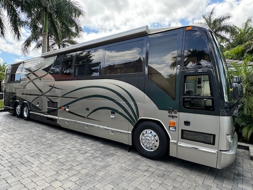 2001 Prevost Featherlite H3-45 For Sale