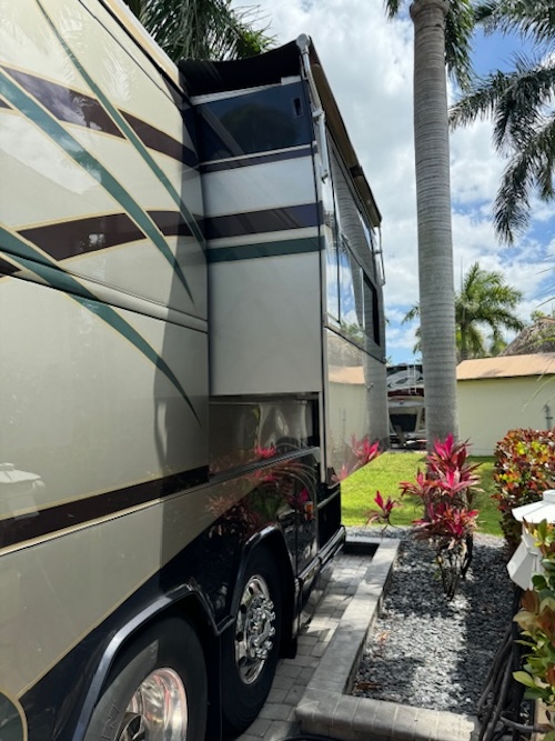 2001 Prevost Featherlite H3-45 For Sale