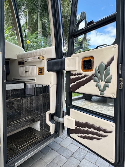 2001 Prevost Featherlite H3-45 For Sale