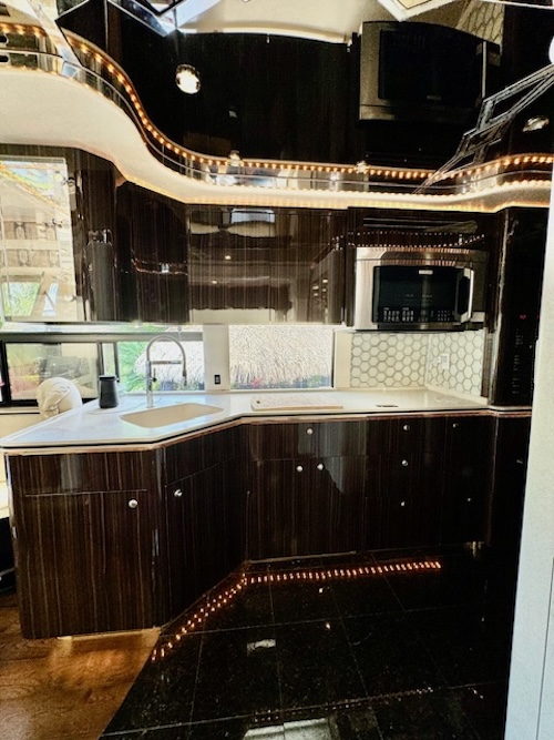 2001 Prevost Featherlite H3-45 For Sale