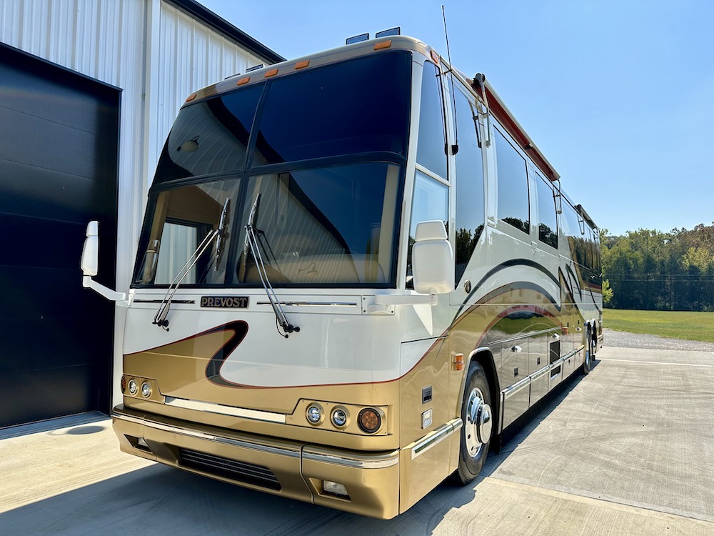 2003 Prevost Featherlite H3-45 For Sale