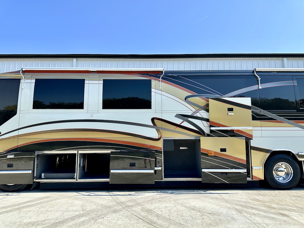 2003 Prevost Featherlite H3-45 For Sale