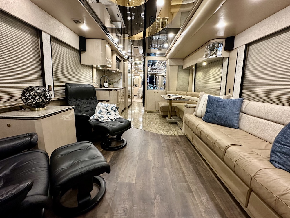 2003 Prevost Featherlite H3-45 For Sale