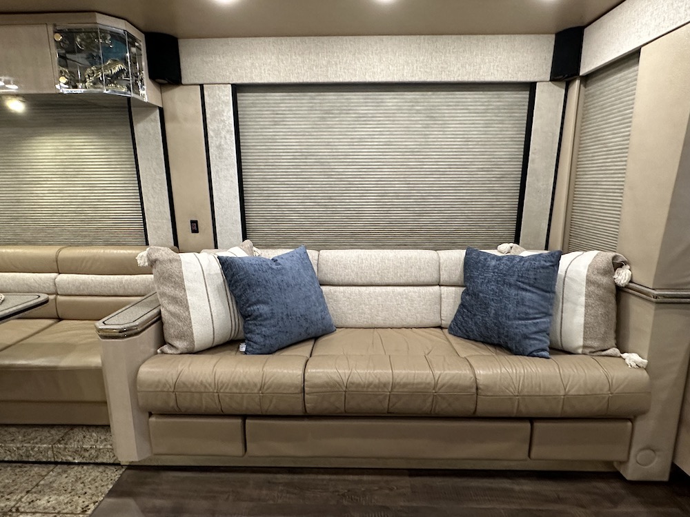 2003 Prevost Featherlite H3-45 For Sale