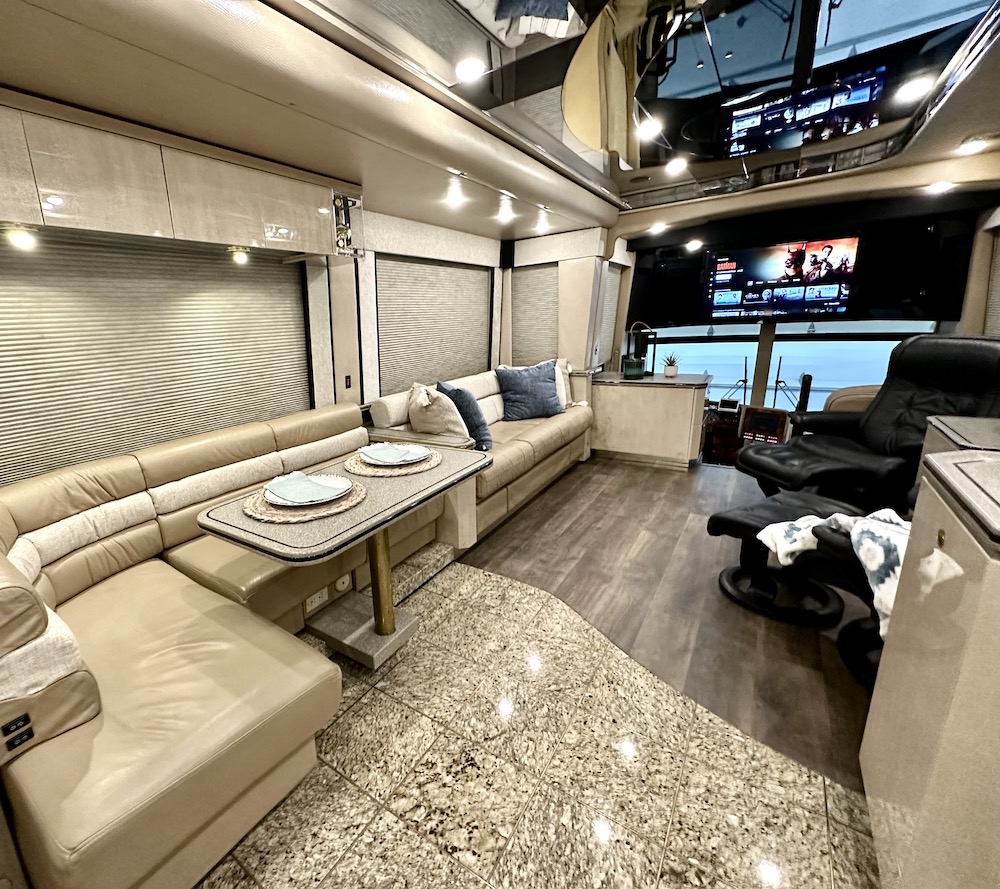 2003 Prevost Featherlite H3-45 For Sale