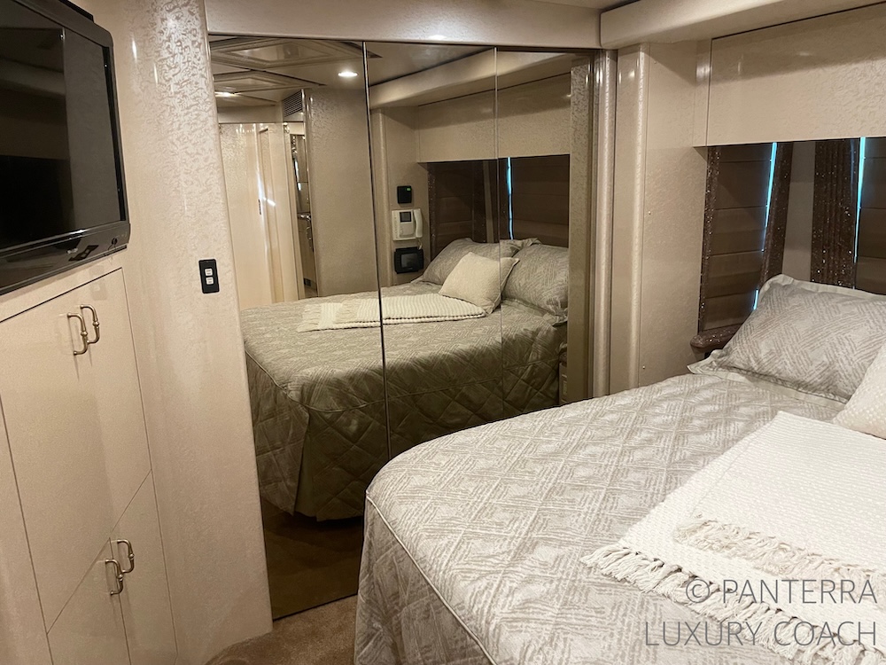 2005 Prevost  Marathon H3-45 For Sale