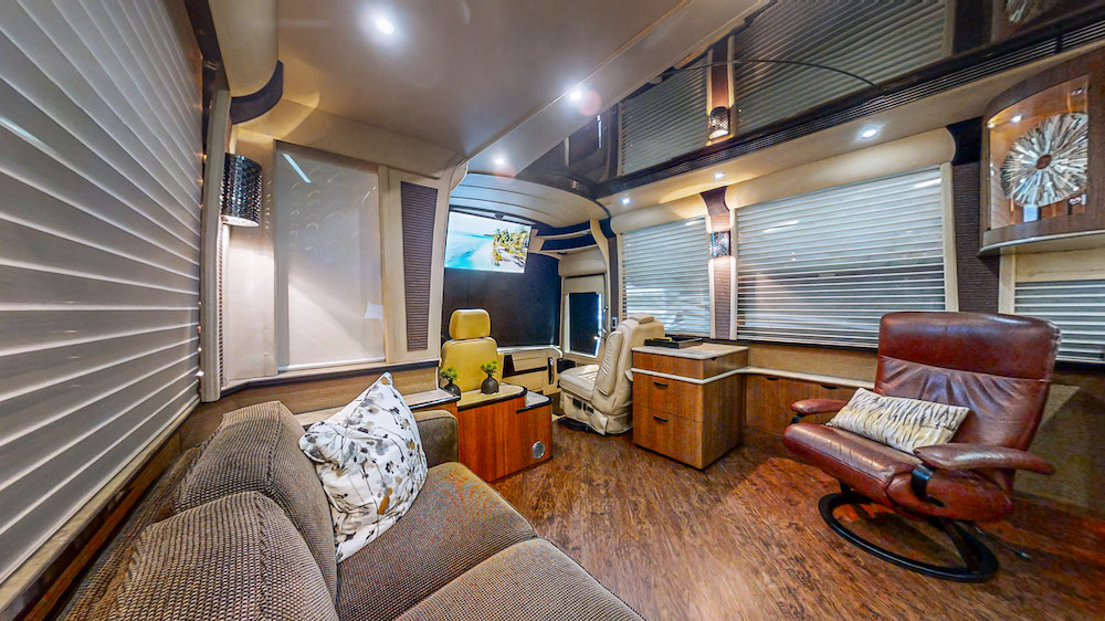 2006 Prevost Legendary XLII H3-45 For Sale