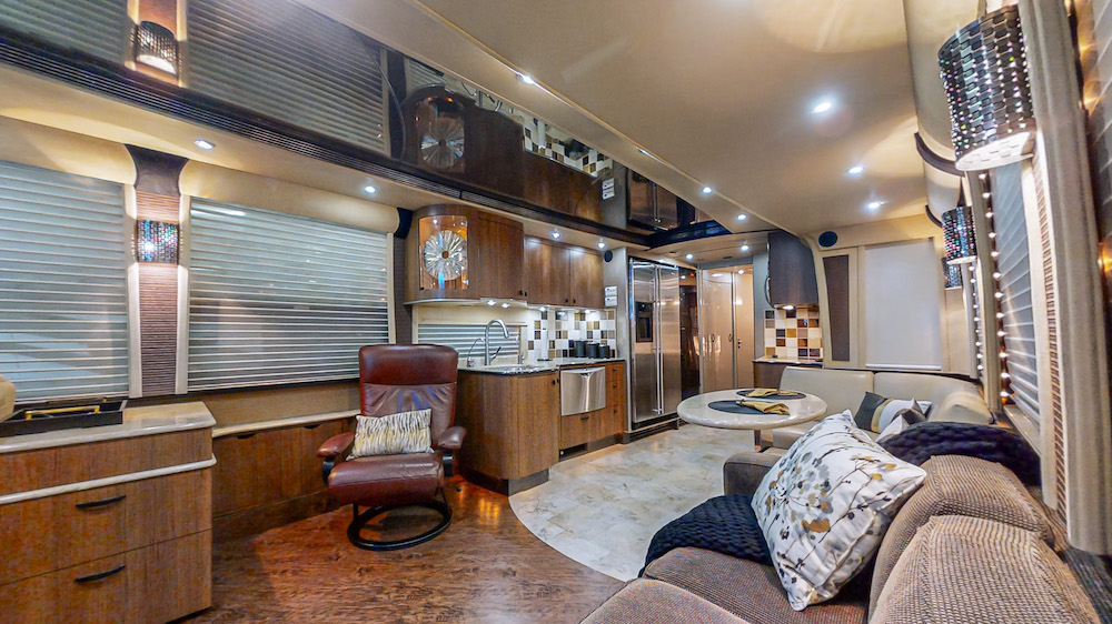 2006 Prevost Legendary XLII H3-45 For Sale