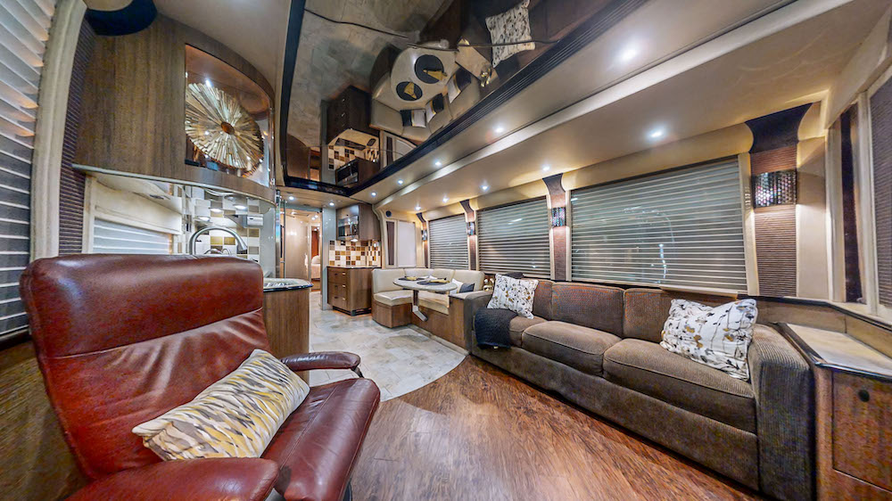 2006 Prevost Legendary XLII H3-45 For Sale