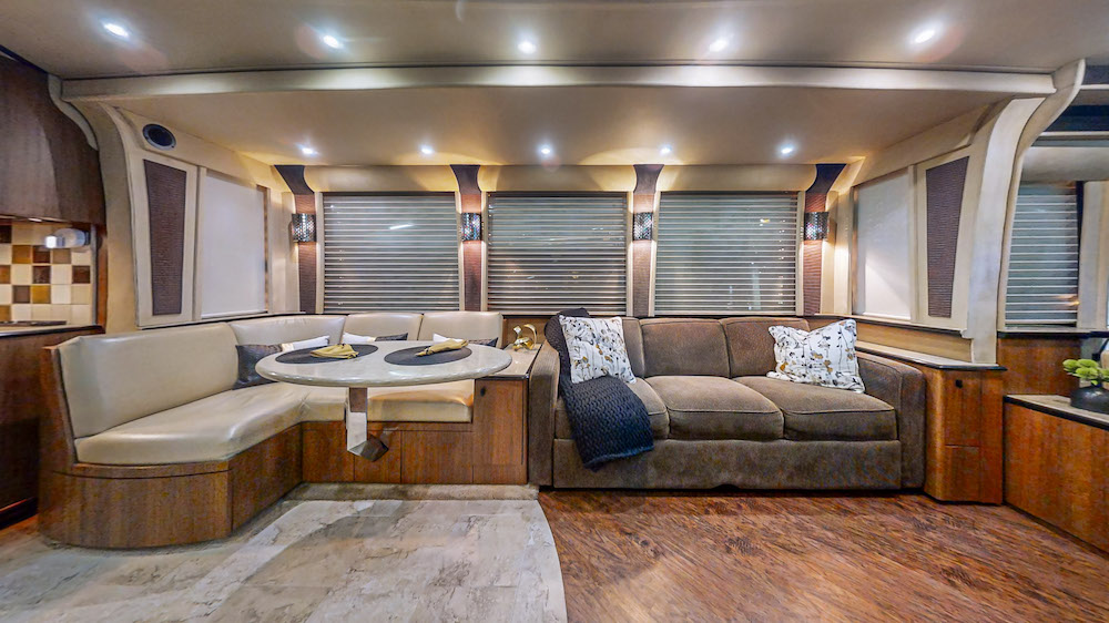 2006 Prevost Legendary XLII H3-45 For Sale