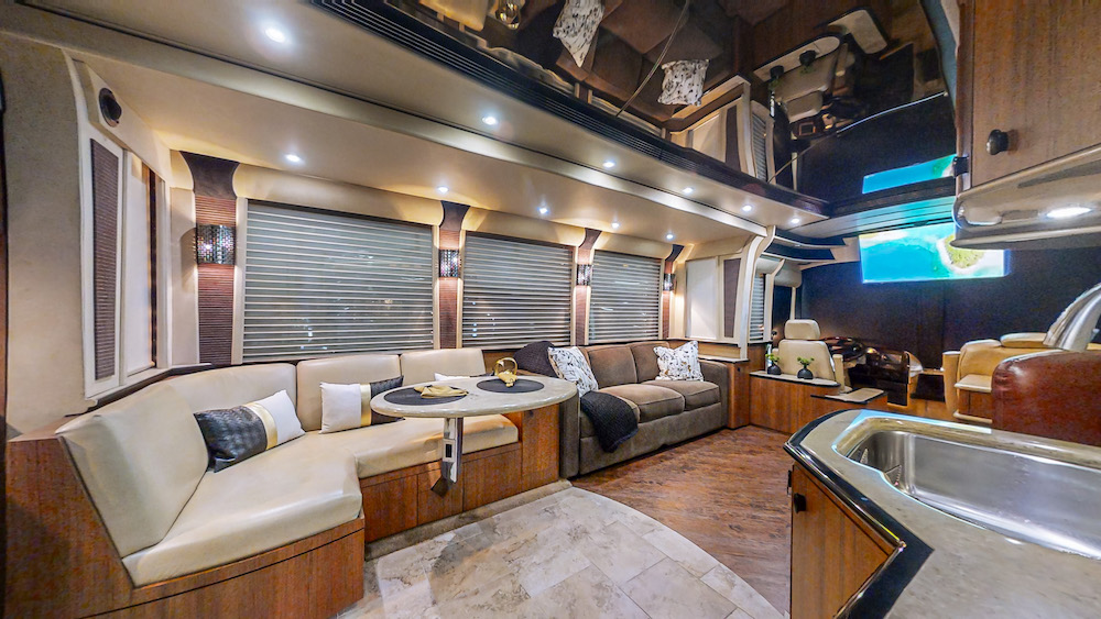 2006 Prevost Legendary XLII H3-45 For Sale