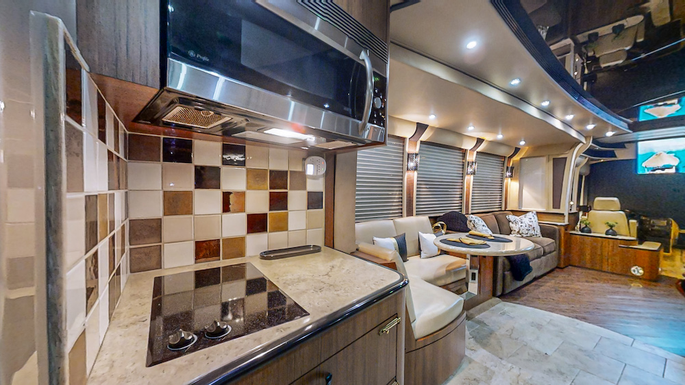 2006 Prevost Legendary XLII H3-45 For Sale