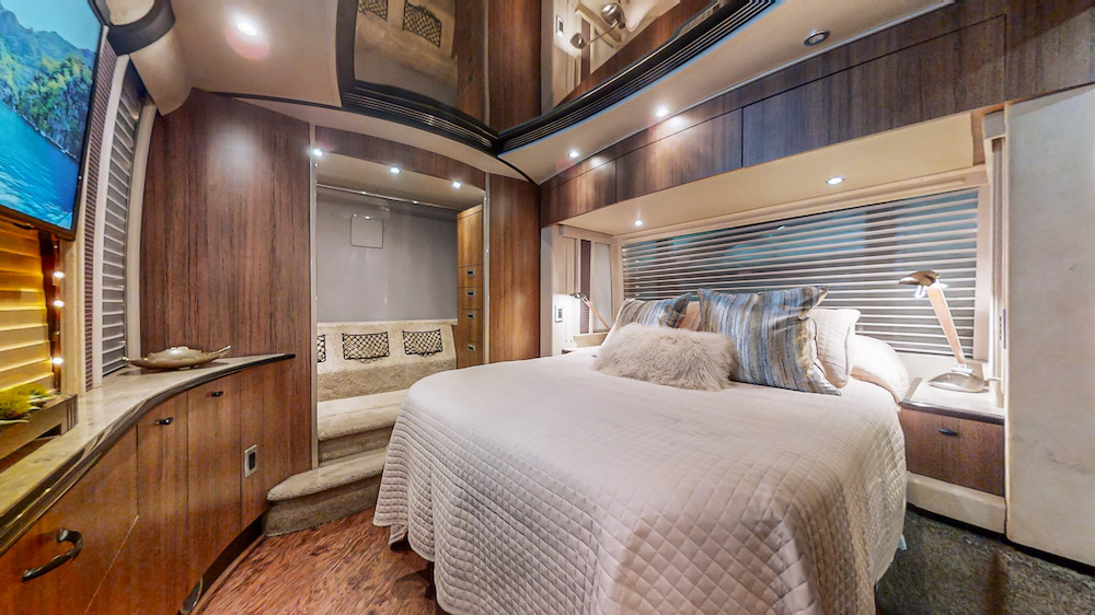 2006 Prevost Legendary XLII H3-45 For Sale