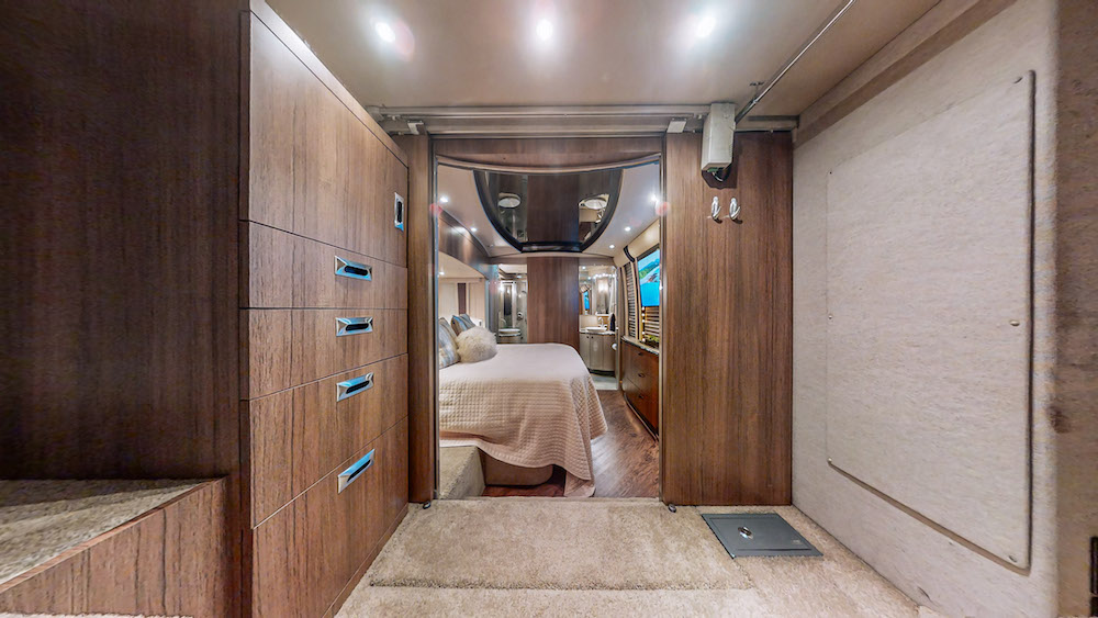 2006 Prevost Legendary XLII H3-45 For Sale