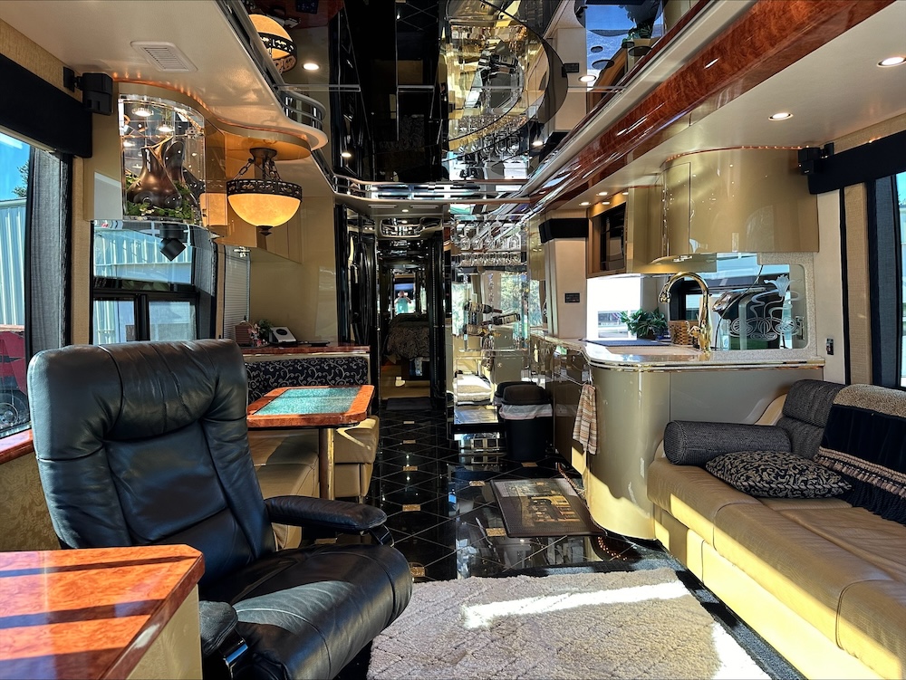 2007 Prevost Featherlite  H3-45 For Sale