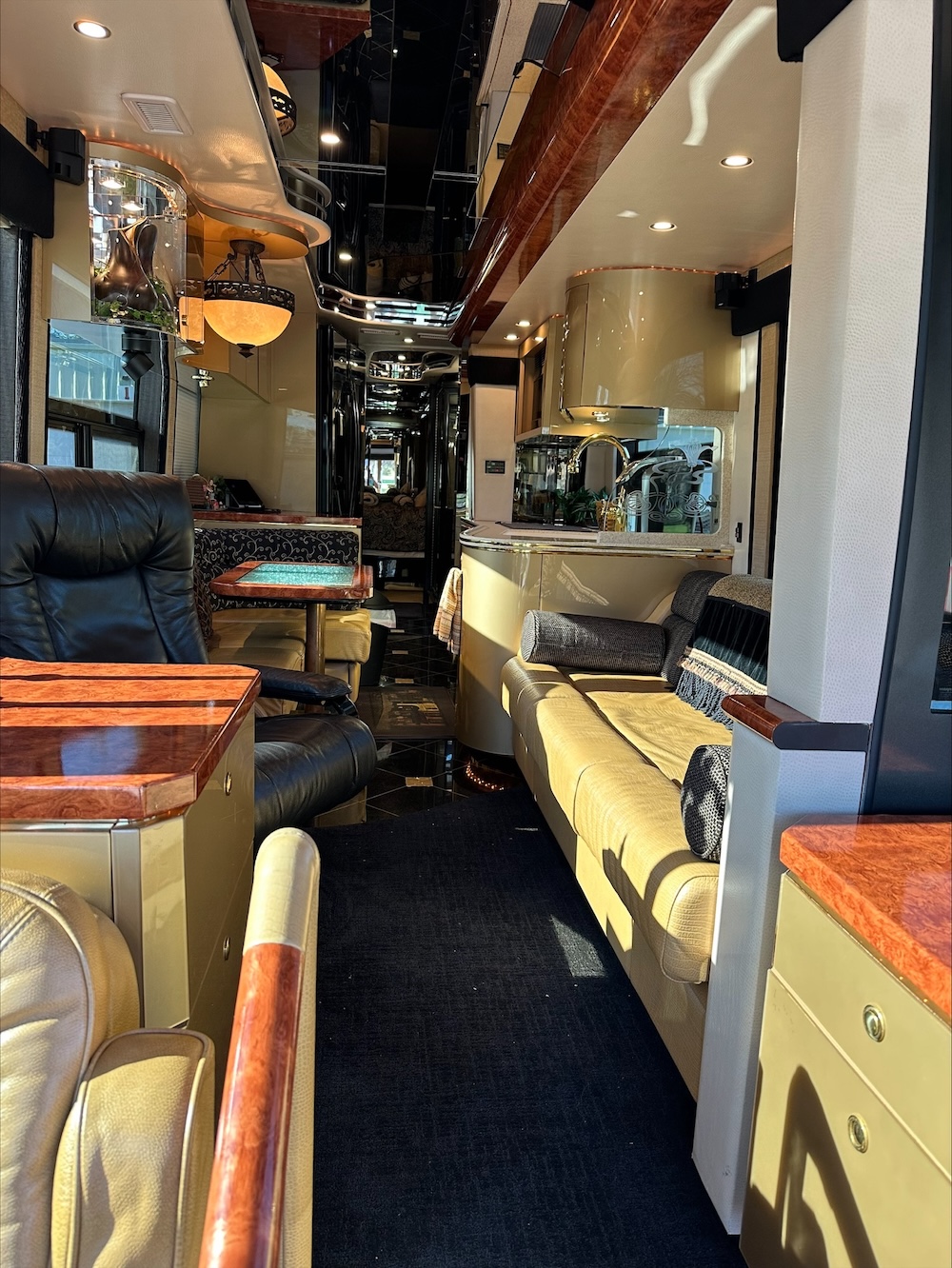 2007 Prevost Featherlite  H3-45 For Sale