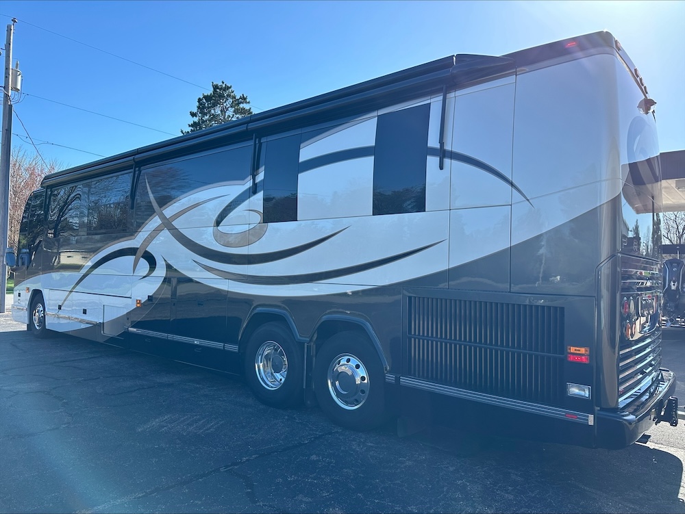 2007 Prevost Featherlite  H3-45 For Sale