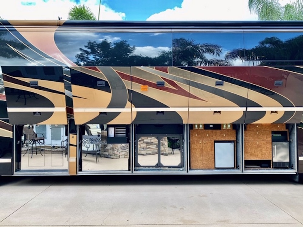 2008 Prevost Millennium H3-45 For Sale