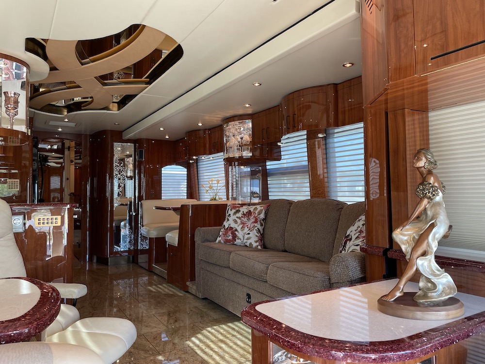 2008 Prevost Parliament H3-45 For Sale