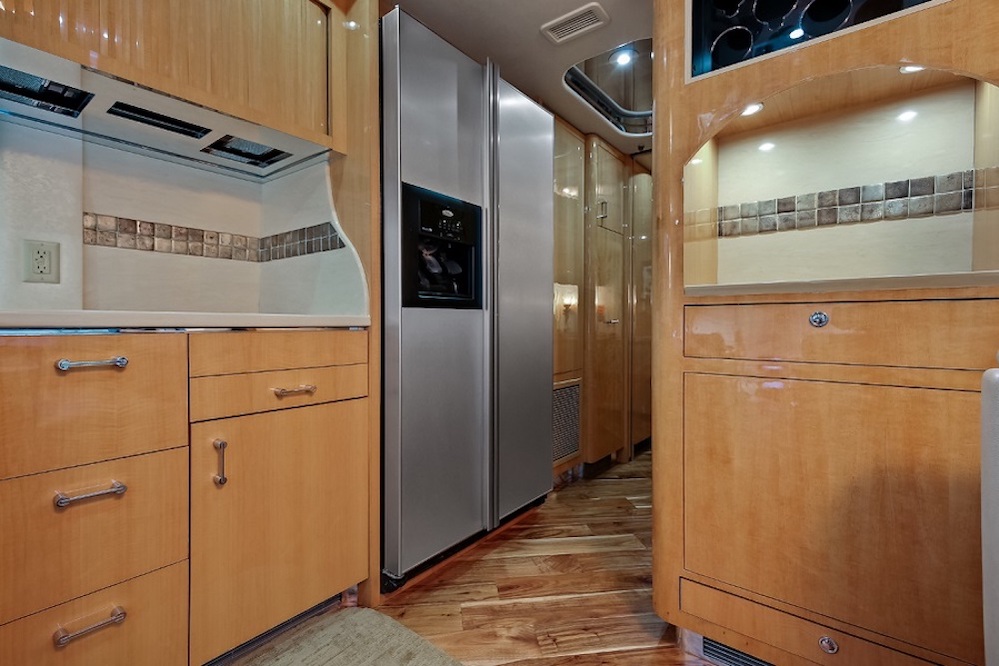 2009 Prevost Featherlite H3-45 For Sale