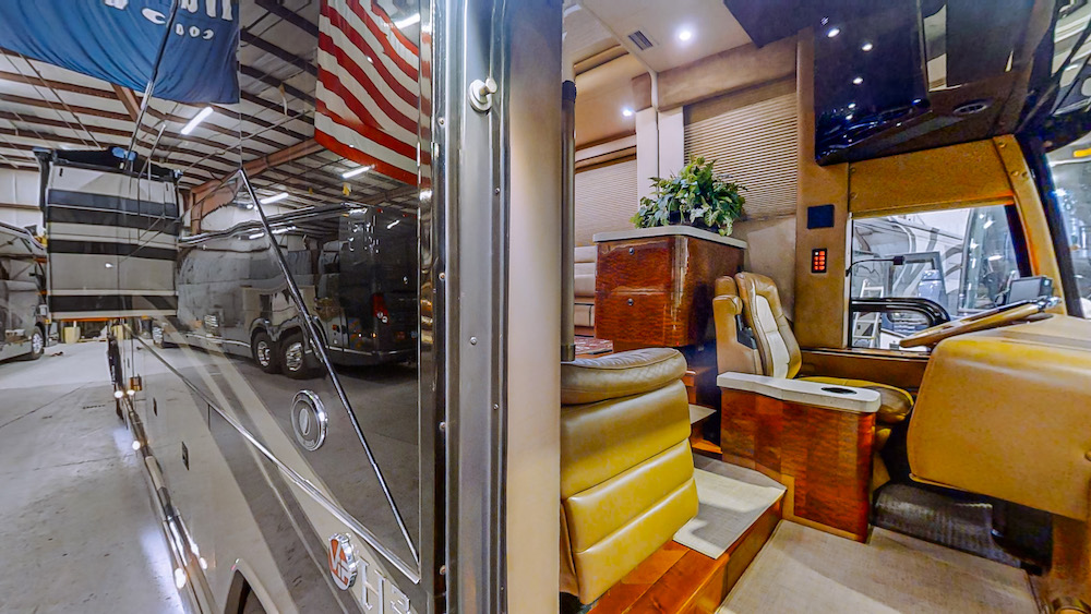 2009 Prevost Featherlite H3-45 For Sale