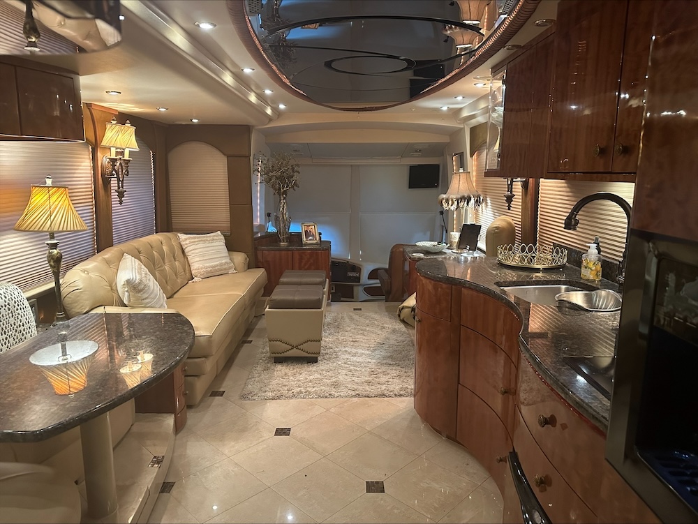 2010 Prevost Millennium  H3-45 For Sale