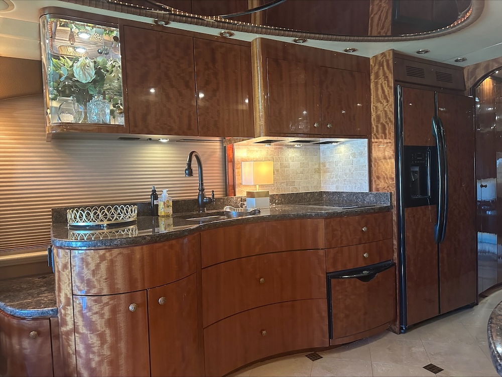 2010 Prevost Millennium  H3-45 For Sale