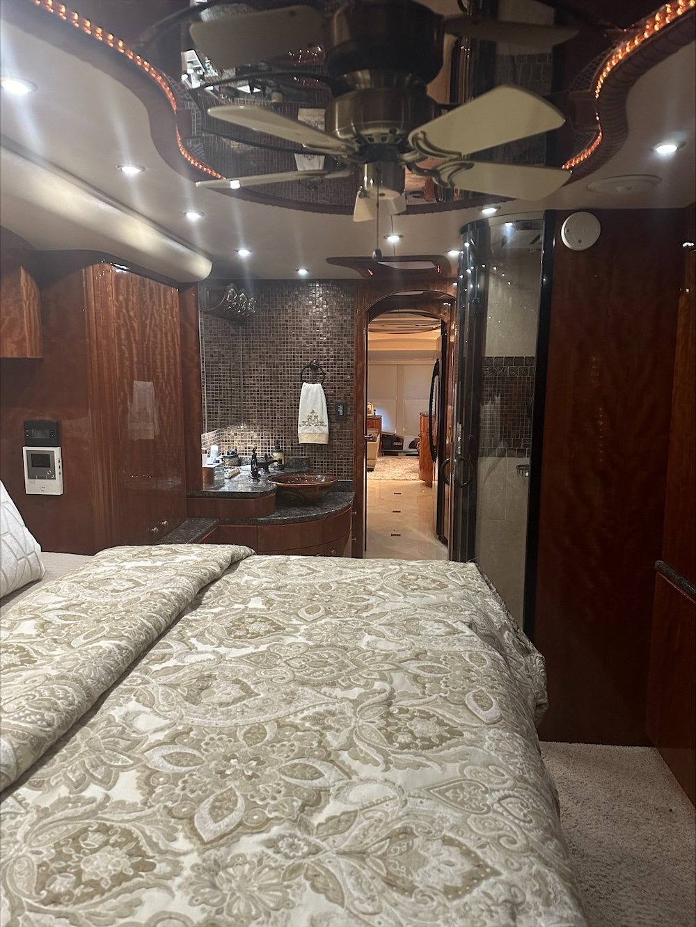 2010 Prevost Millennium  H3-45 For Sale