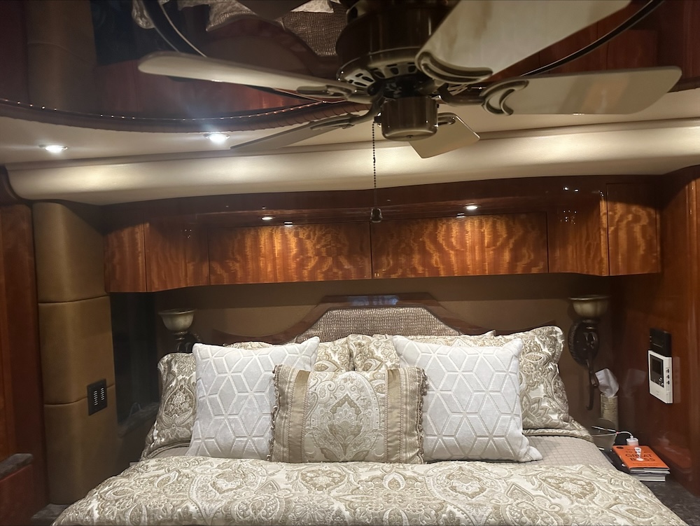 2010 Prevost Millennium  H3-45 For Sale