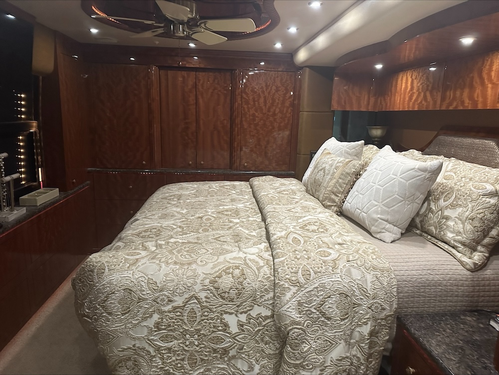 2010 Prevost Millennium  H3-45 For Sale