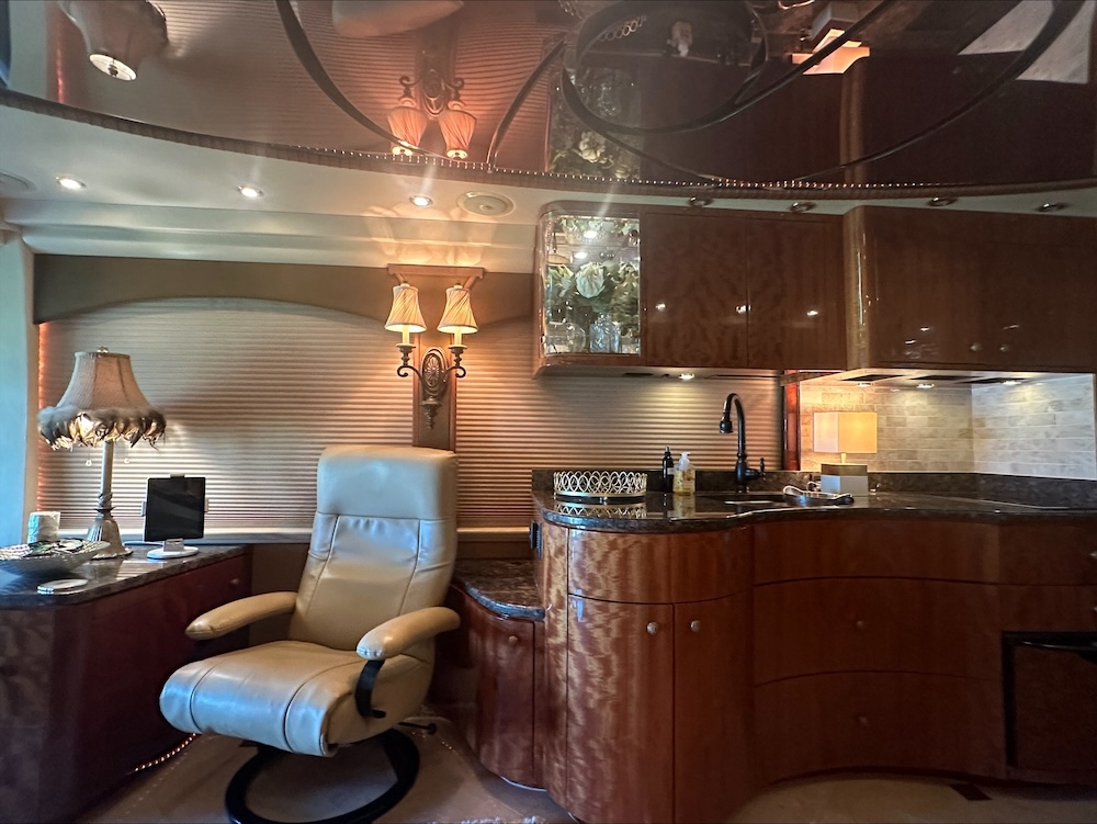 2010 Prevost Millennium  H3-45 For Sale