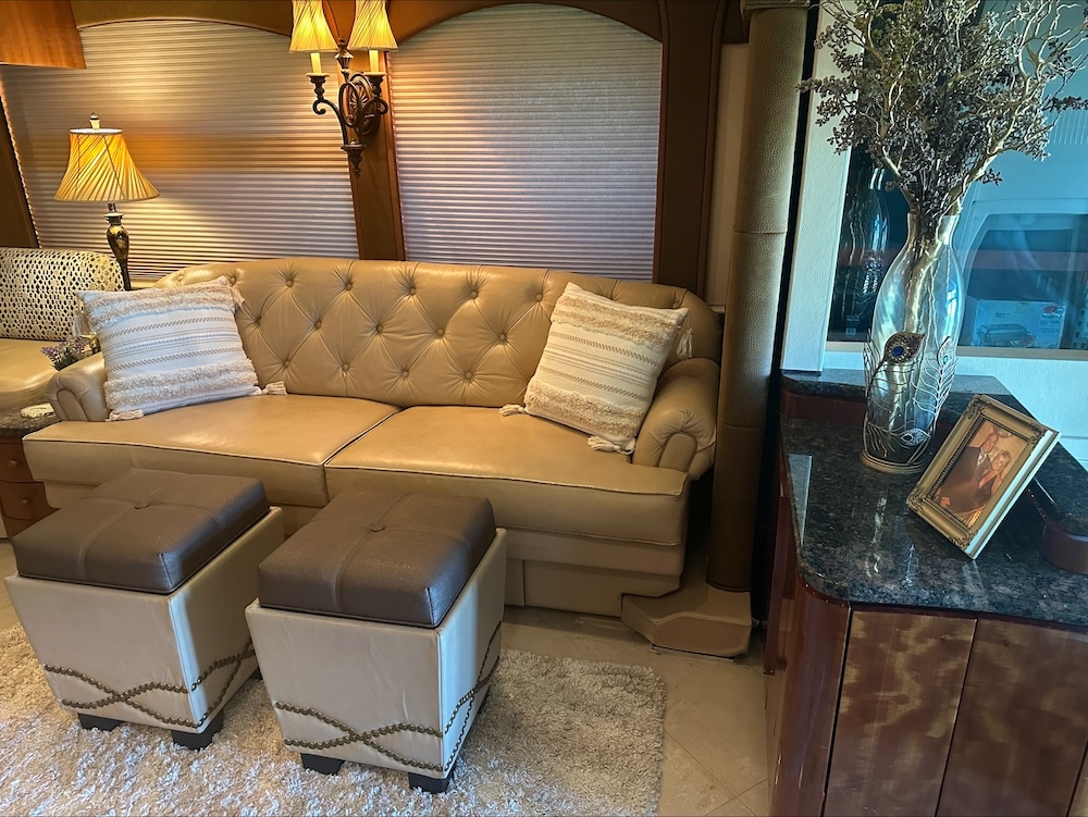 2010 Prevost Millennium  H3-45 For Sale