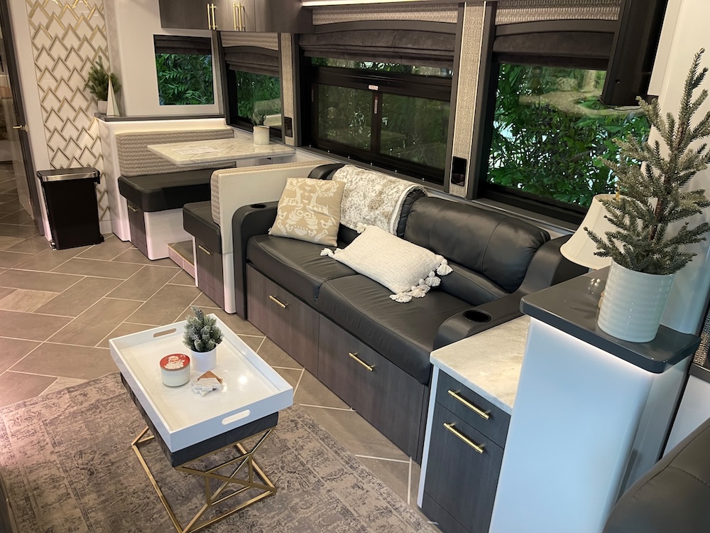 2023 Prevost  Nashville Coach X3  For Sale